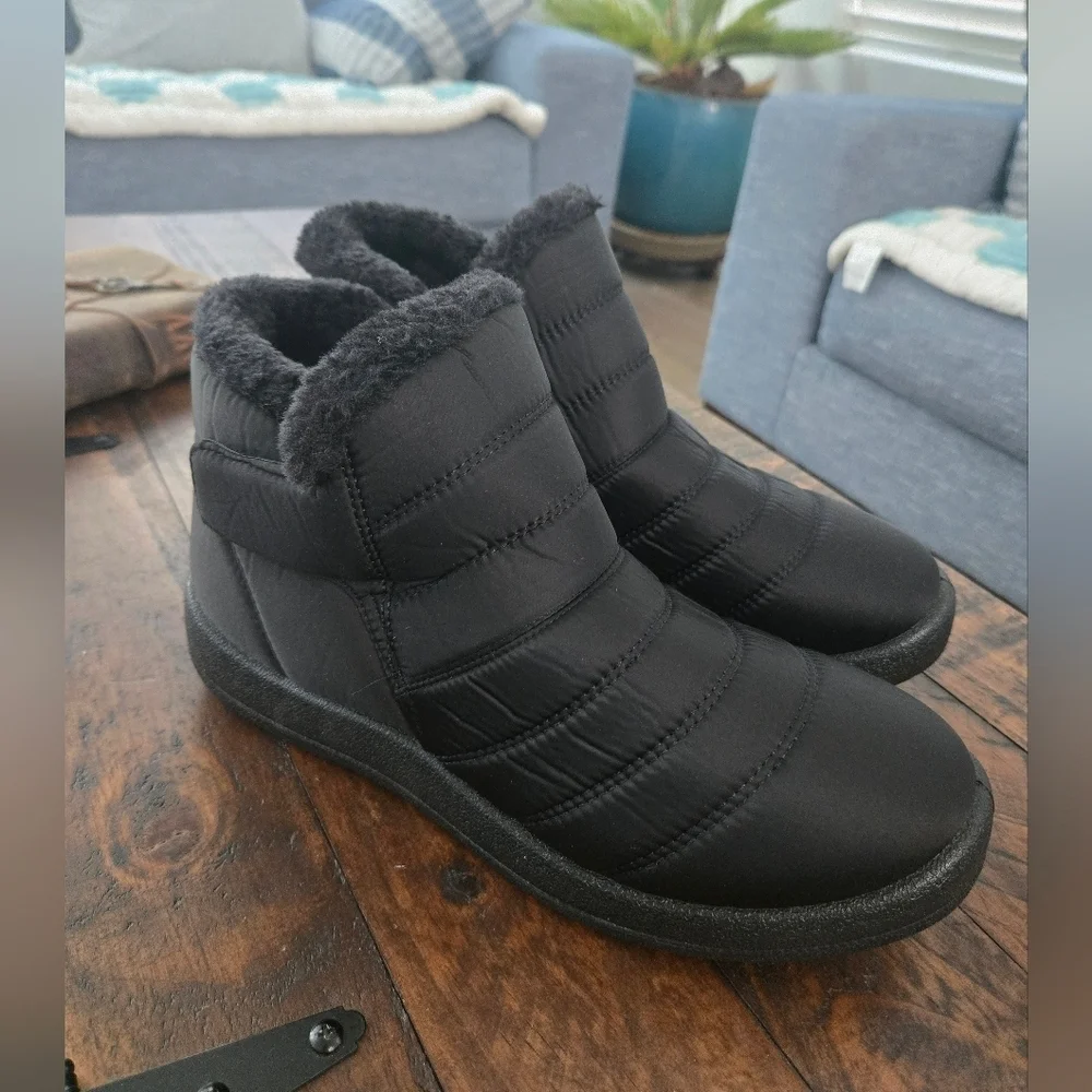 Black Quilted Winter Booties. Size EU 41. New without tags.